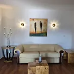 Exklusive - Direkt Am Waldrand - Grosser Garten Kompett Umzaeunt - Hunde Willkommen - 2 Private Stellplaetze Lejlighed