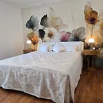 Exklusive - Direkt Am Waldrand - Grosser Garten Kompett Umzaeunt - Hunde Willkommen - 2 Private Stellplaetze Lejlighed