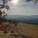 Exklusive - Direkt Am Waldrand - Grosser Garten Kompett Umzaeunt - Hunde Willkommen - 2 Private Stellplaetze Lejlighed Bad Salzschlirf