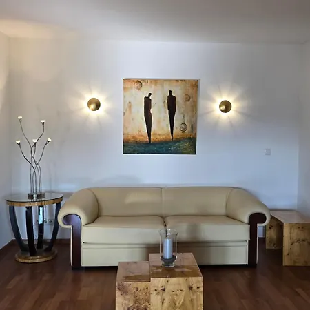 Exklusive - Direkt Am Waldrand - Grosser Garten Kompett Umzaeunt - Hunde Willkommen - 2 Private Stellplaetze Apartment