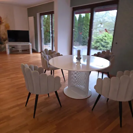 Apartment Exklusive - Direkt Am Waldrand - Grosser Garten Kompett Umzaeunt - Hunde Willkommen - 2 Private Stellplaetze