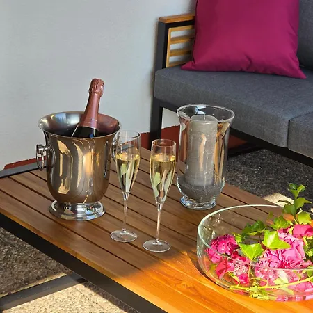 Apartment Exklusive - Direkt Am Waldrand - Grosser Garten Kompett Umzaeunt - Hunde Willkommen - 2 Private Stellplaetze *
