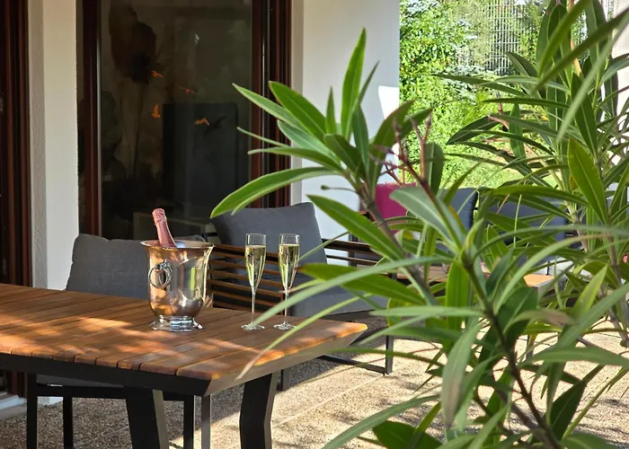 Exklusive - Direkt Am Waldrand - Grosser Garten Kompett Umzaeunt - Hunde Willkommen - 2 Private Stellplaetze *