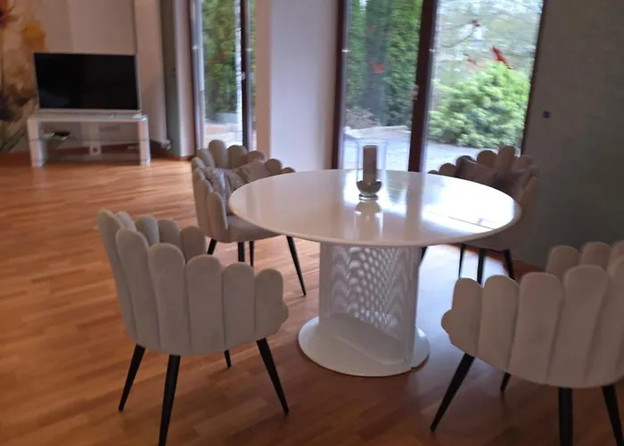 Apartment Exklusive - Direkt Am Waldrand - Grosser Garten Kompett Umzaeunt - Hunde Willkommen - 2 Private Stellplaetze