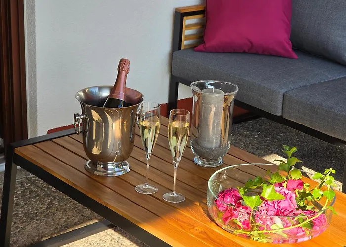 Apartment Exklusive - Direkt Am Waldrand - Grosser Garten Kompett Umzaeunt - Hunde Willkommen - 2 Private Stellplaetze *